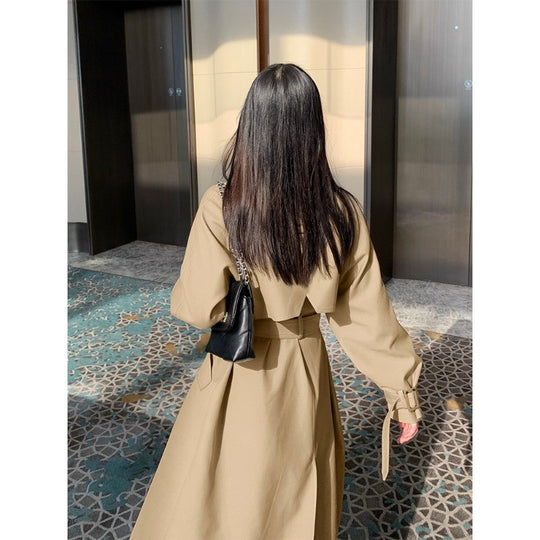 Damen Eleganter Midi-Trenchcoat mit Oversize-Schulterklappe, gerafften Ärmeln und taillierendem Bindegürtel Nord Taschen
