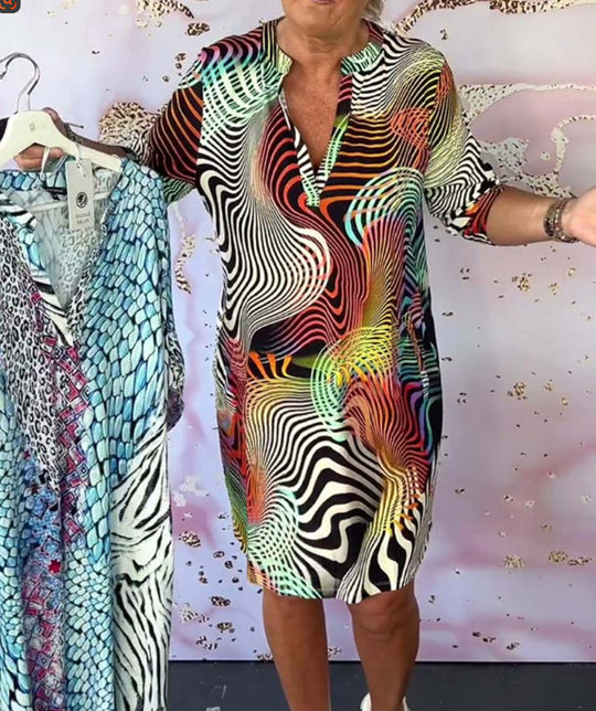 Damen sommerliches Tunika-Kleid mit buntem, geschwungenem Muster und praktischen Seitenschlitzen Nord Taschen