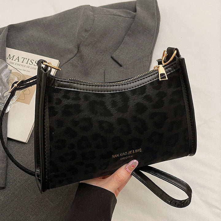 Damen Henkeltasche mit einzigartigem Dekor und praktischem Reißverschluss Nord Taschen