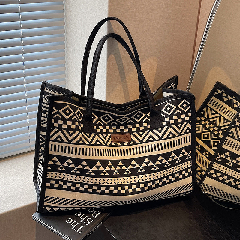 Damen trendige Umhängetasche mit ethnischem Print Nord Taschen