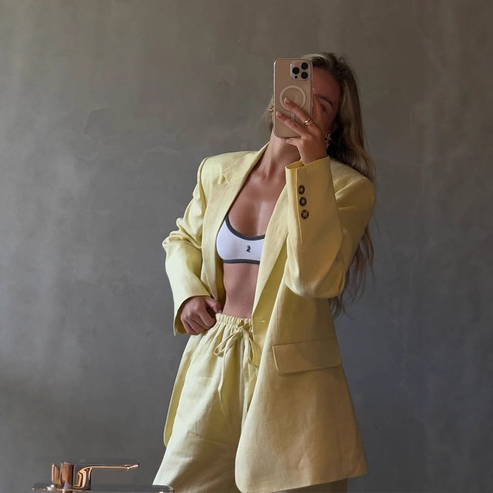 Damen Leichtes Leinen-Set mit weit geschnittenem Sakko und taillenhohen Shorts Nord Taschen