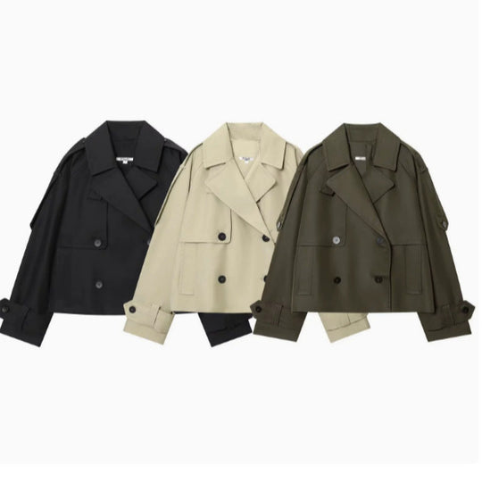Damen 300+ kurzer doppeltreihiger Cropped‑Trenchcoat mit Epauletten und verstellbaren Manschetten Nord Taschen
