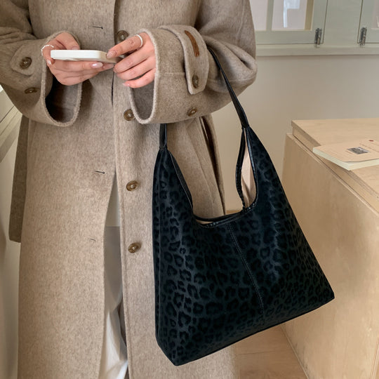 Damen Hobo-Tasche aus hochwertigem Kunstleder mit elegantem Leodruck Nord Taschen
