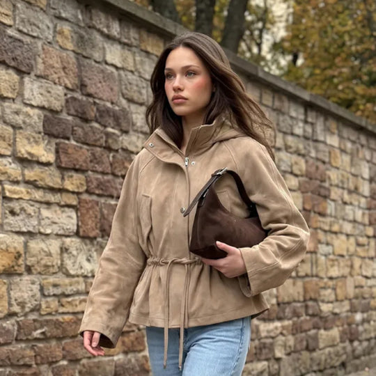 Damen Kurzjacke in Veloursleder‑Optik mit Kapuze und Taillenzug Nord Taschen