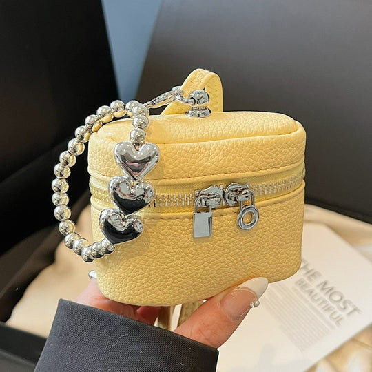 Damen Mini Umhängetasche mit dekorativem Herzanhänger Nord Taschen