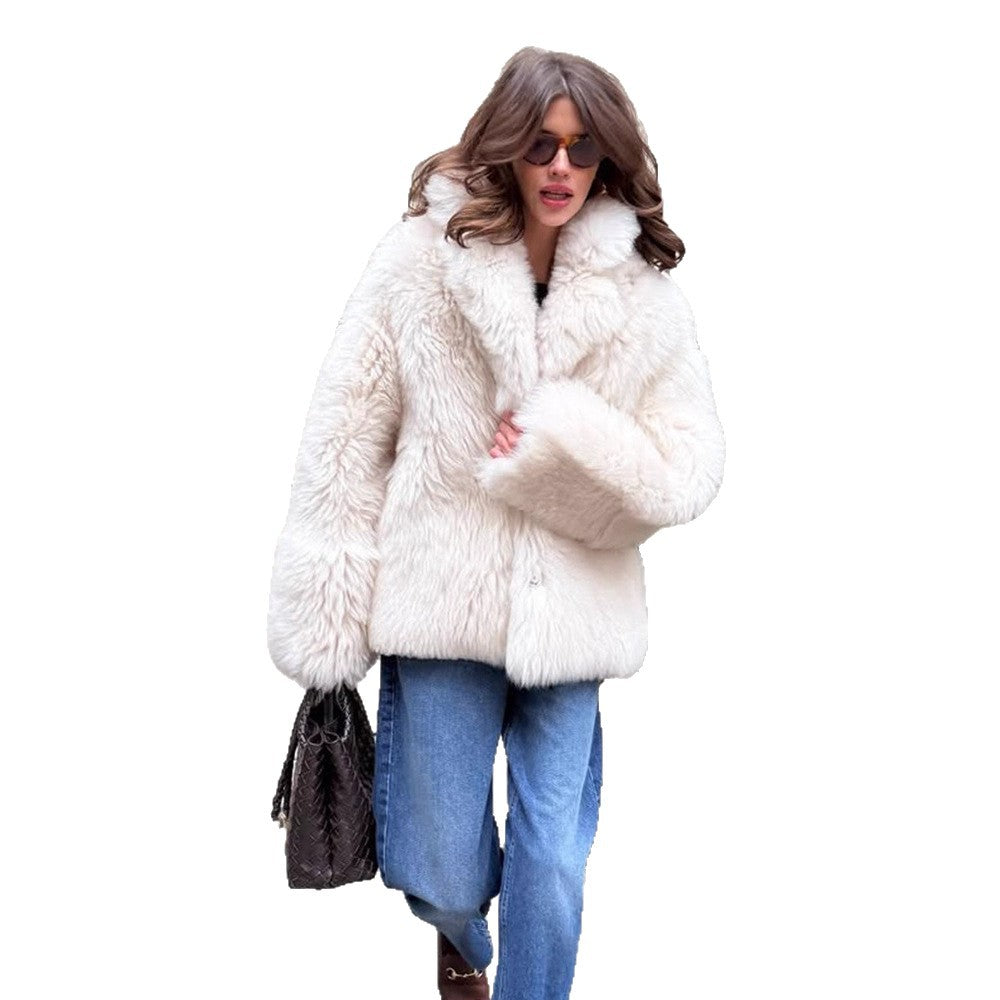 Damen Kurzmantel aus voluminösem Faux‑Fur mit gerundetem Schalkragen und kastiger Silhouette Nord Taschen