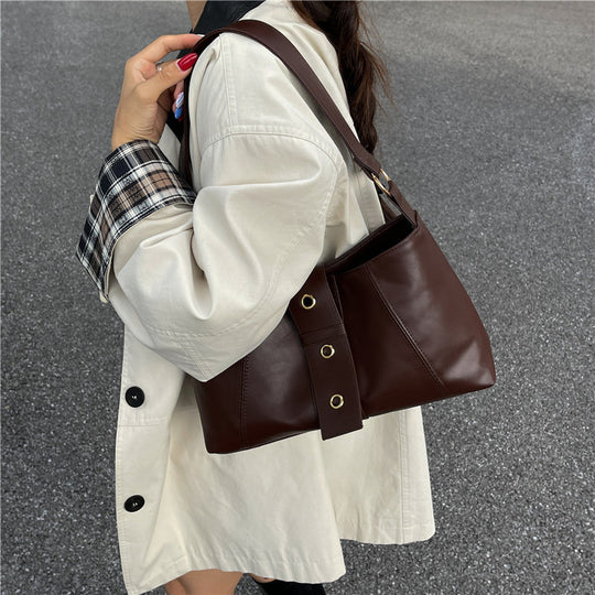 Damen Hobo-Tasche mit praktischem abnehmbarem Schulterriemen und dekorativen Ösen Nord Taschen
