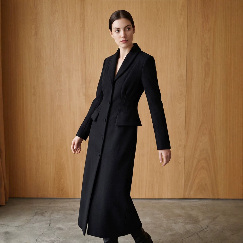 Damen Taillierter Longcoat mit Schalkragen und figurformenden Abnähern Nord Taschen