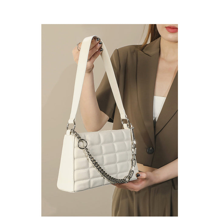 Damen Umhängetasche mit elegantem Kettenriemen und modernem Steppmuster Nord Taschen