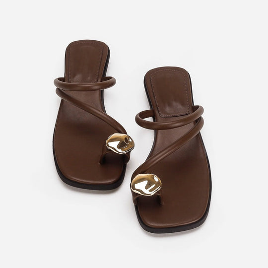 Damen Zehentrenner-Sandalen mit elegantem Riemendesign und goldfarbenem Akzent
