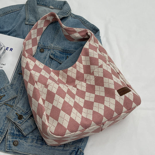 Damen Umhängetasche mit modernem Rautenmuster und praktischen Innenfächern Nord Taschen