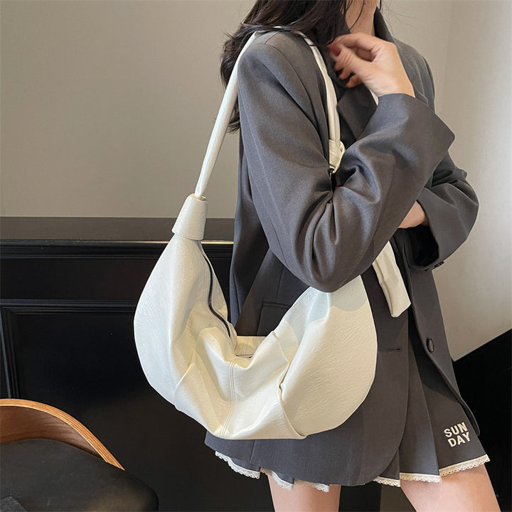 Damen Hobo-Tasche aus hochwertigem Kunstleder mit gefaltetem Design und einem modischen Trageriemen Nord Taschen