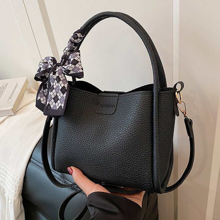 Damen Handtasche mit strukturiertem Kunstleder und elegantem Innenfach Nord Taschen