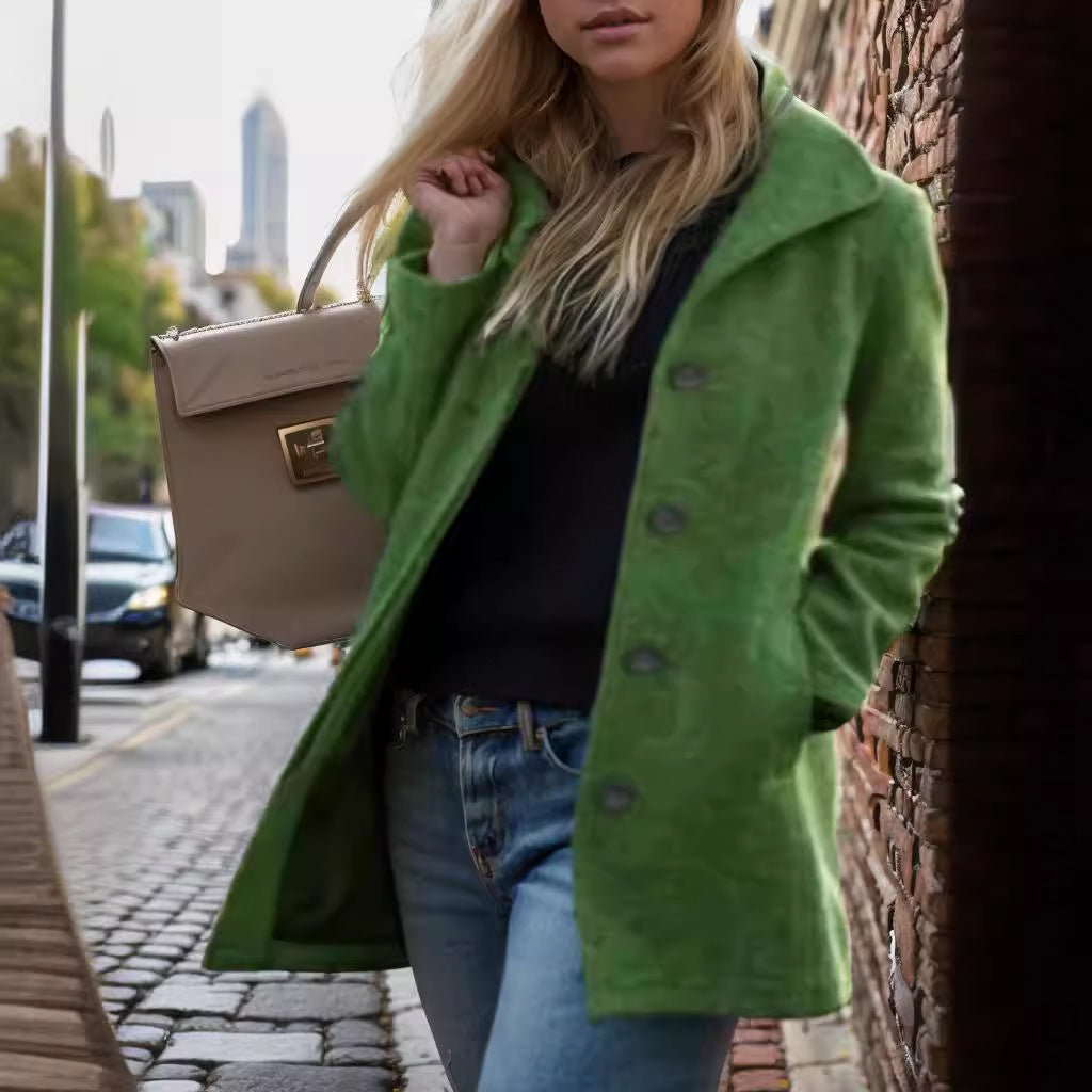Damen Kurzmantel aus Velourslederimitat mit Hemdkragen, Knopfleiste und seitlichen Eingrifftaschen Nord Taschen