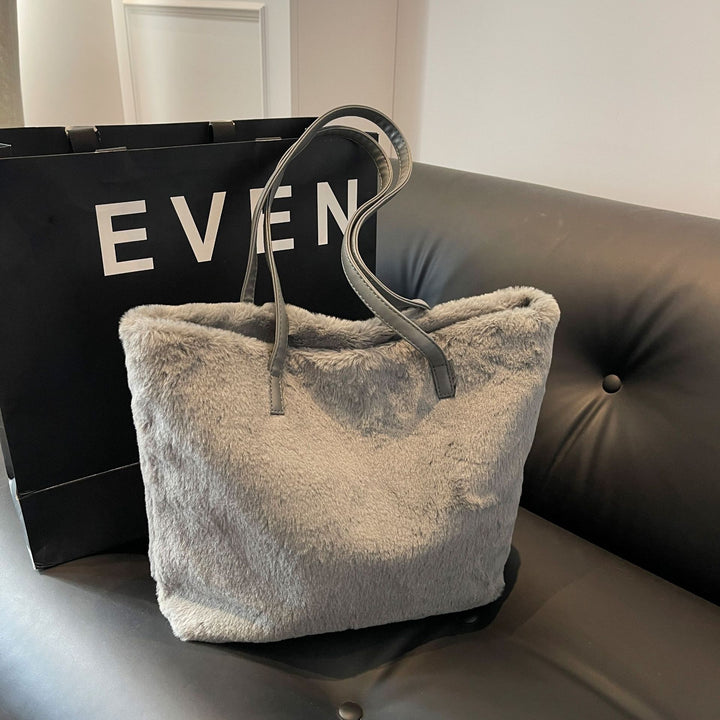 Damen elegante Henkeltasche aus kuscheligem Material Nord Taschen