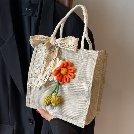 Damen Jute-Tasche mit dekorativer Blumenapplikation und verspieltem Schleifenverschluss Nord Taschen