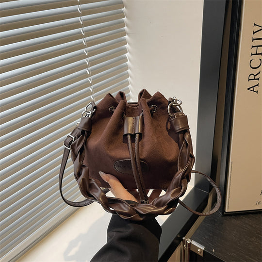 Damen Beuteltasche aus weichem Wildleder mit geflochtenem Design Nord Taschen