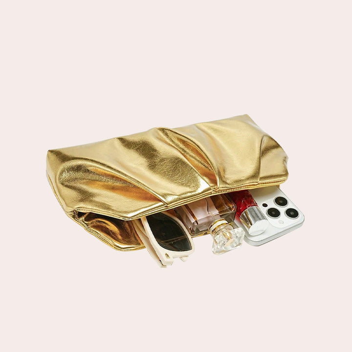 Damen Clutch mit glänzender Oberfläche und modischer Kettenapplikation Nord Taschen