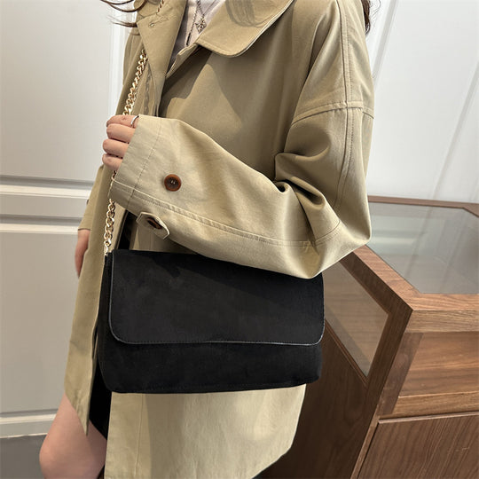 Damen Clutch Tasche mit edlem Kettenakzent Nord Taschen