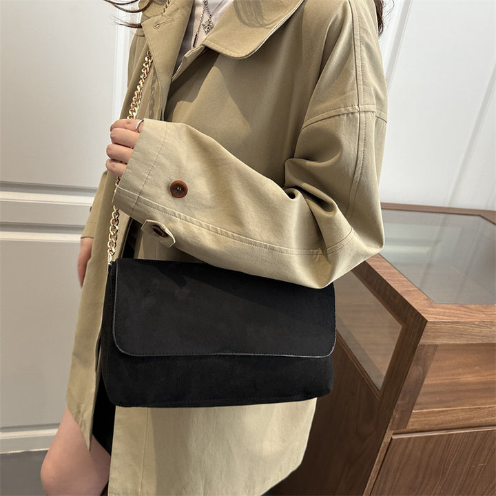 Damen Clutch Tasche mit edlem Kettenakzent Nord Taschen