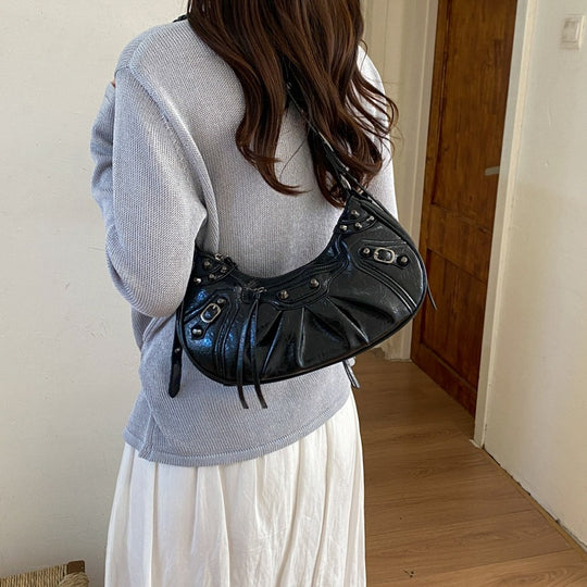 Damen Hobo-Tasche mit luxuriösen, dekorativen Details und einzigartigen Anhängern Nord Taschen