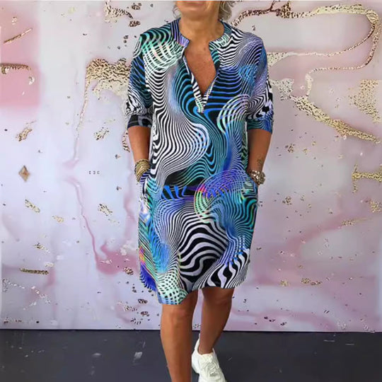 Damen sommerliches Tunika-Kleid mit buntem, geschwungenem Muster und praktischen Seitenschlitzen Nord Taschen