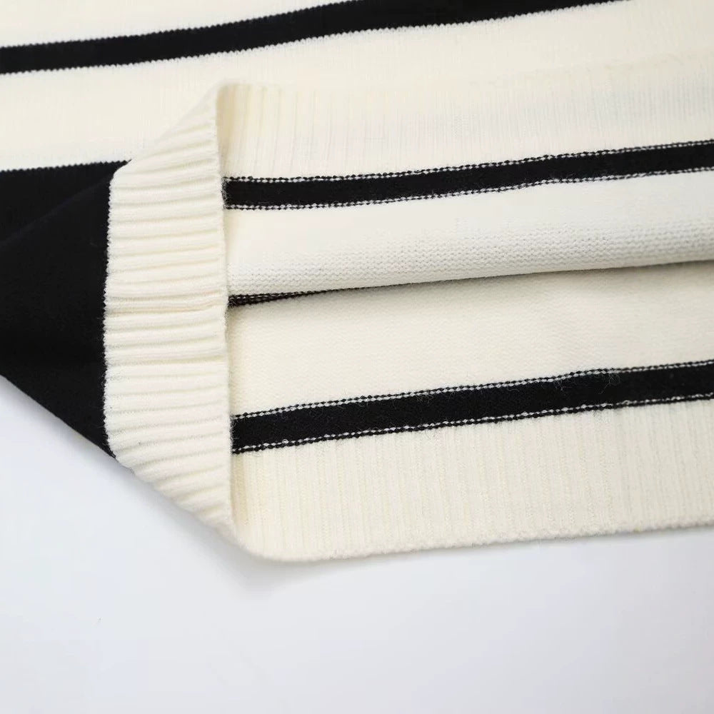 Damen Gestreifter Strickpullover mit hohem Rollkragen und halbem Reißverschluss Nord Taschen