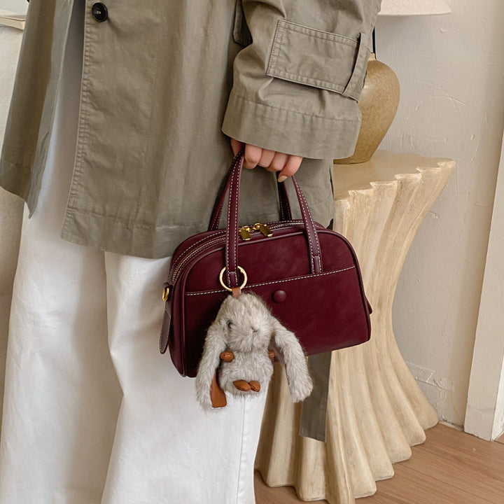 Damen kompakte Handtasche mit verspieltem Tieranhänger Nord Taschen