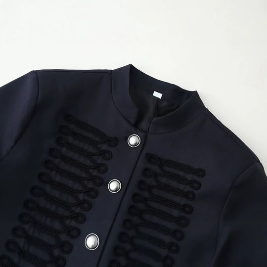 Damen Military-inspirierte Kurzjacke mit Stehkragen und Zierkordeln Nord Taschen