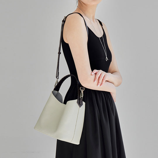 Damen Hobo-Tasche mit geflochtenem Tragegriff und weicher Lederstruktur Nord Taschen