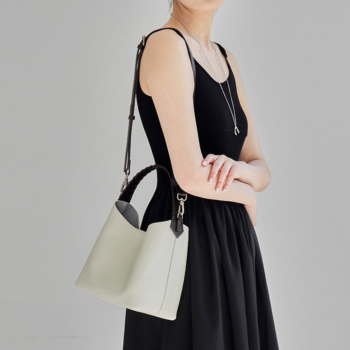 Damen Hobo-Tasche mit geflochtenem Tragegriff und weicher Lederstruktur Nord Taschen