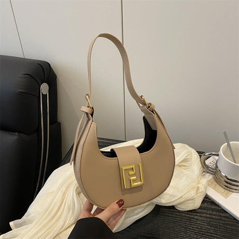 Damen Handtasche mit modernem Design und goldenen Akzenten Nord Taschen