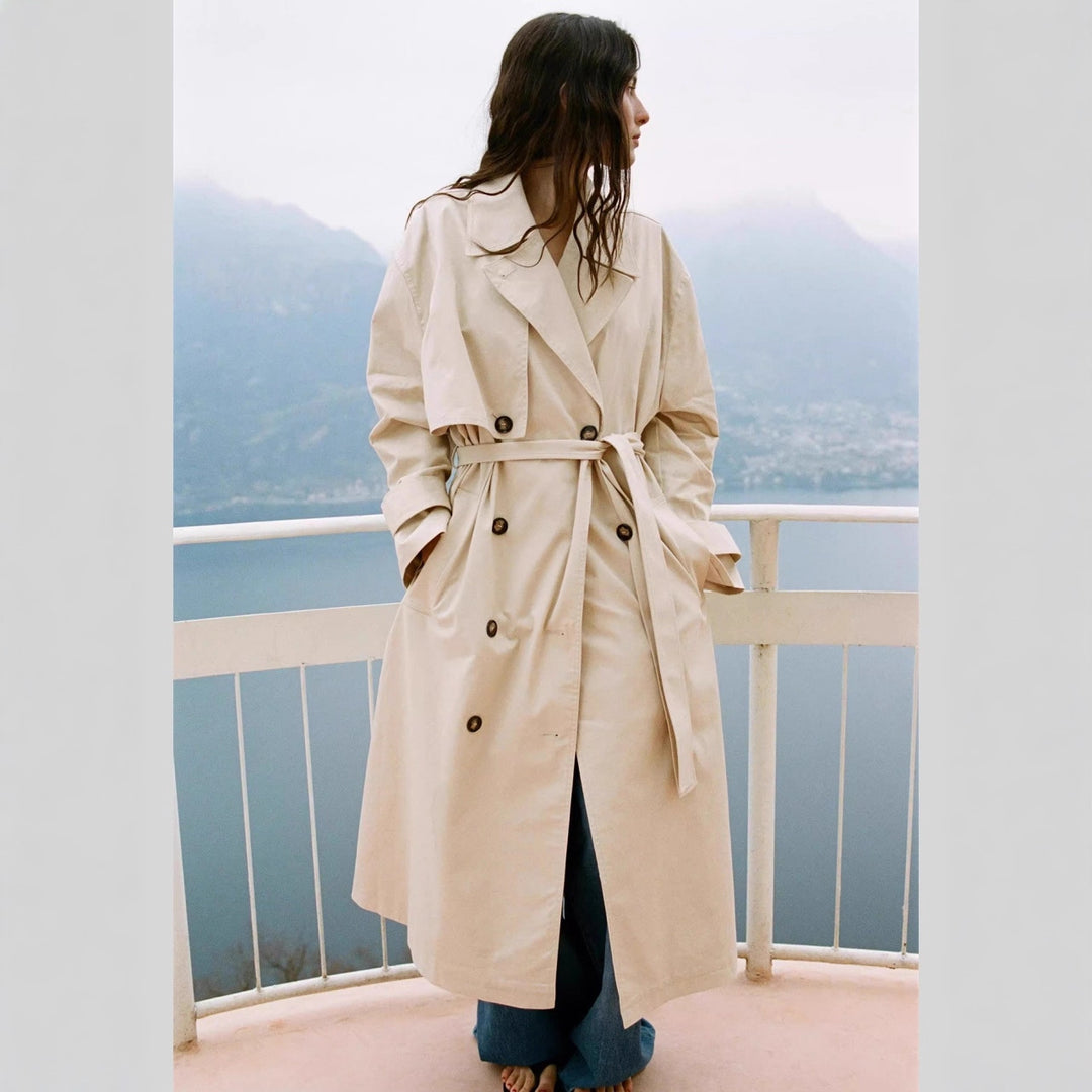 Damen Langer Trenchcoat mit doppelreihiger Knopfleiste, Taillengürtel und breitem Revers Nord Taschen