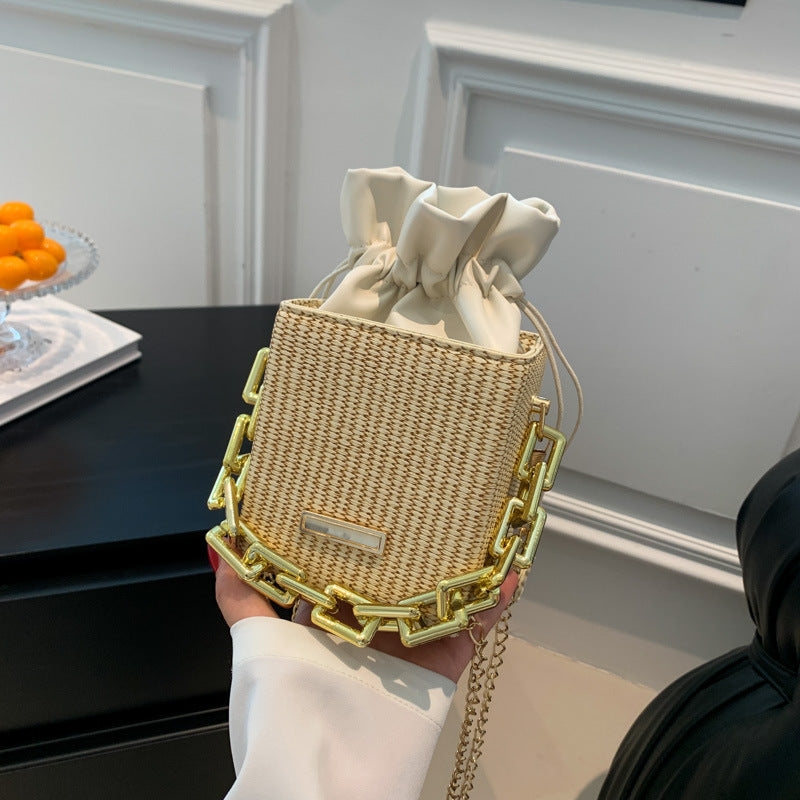 Damen Mini-Handtasche mit einzigartiger Kettenverzierung und klassischem Kordelzug Nord Taschen