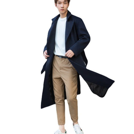 Herren Lang geschnittener Wollmantel im minimalistischen Schnitt mit großzügigem Schalkragen und verdeckter Knopfleiste Nord Taschen