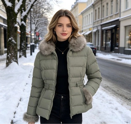 Damen nan kurze taillierte Wintersteppjacke mit abnehmbarem Webpelzkragen, tonalen Taillenriegeln und verdecktem zweiwege-reißverschluss Nord Taschen