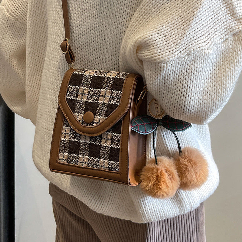 Damen Umhängetasche mit modernem Karomuster und praktischen Fächern Nord Taschen