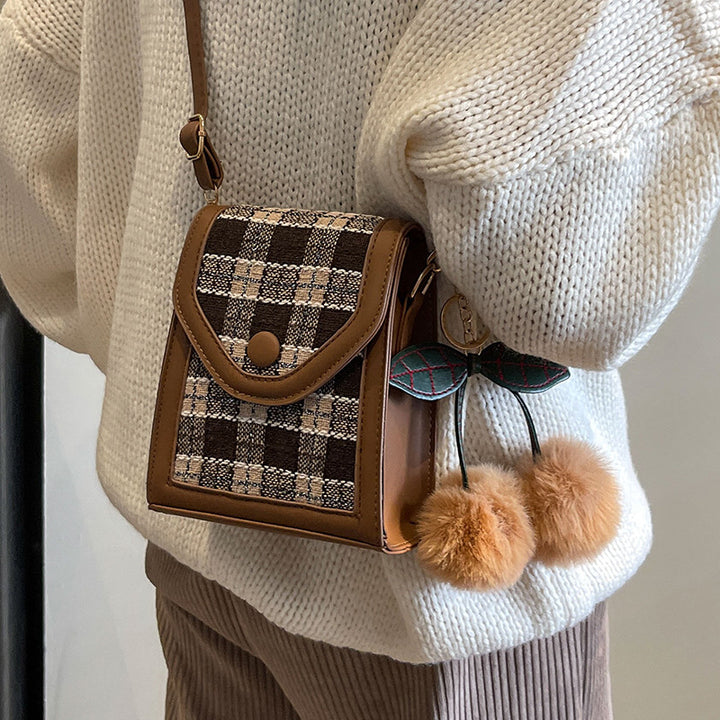 Damen Umhängetasche mit modernem Karomuster und praktischen Fächern Nord Taschen