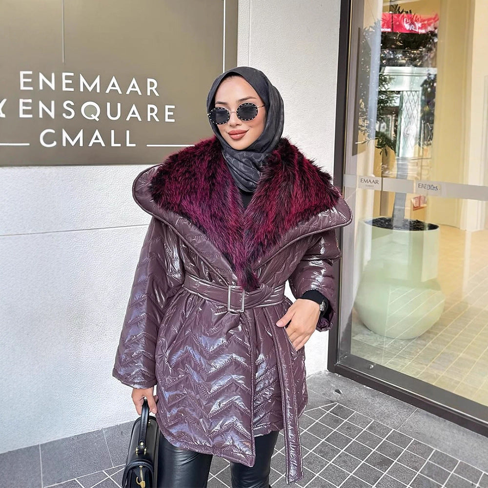Damen Glänzende Steppjacke mit Taillengürtel und voluminösem Kunstfellkragen Nord Taschen