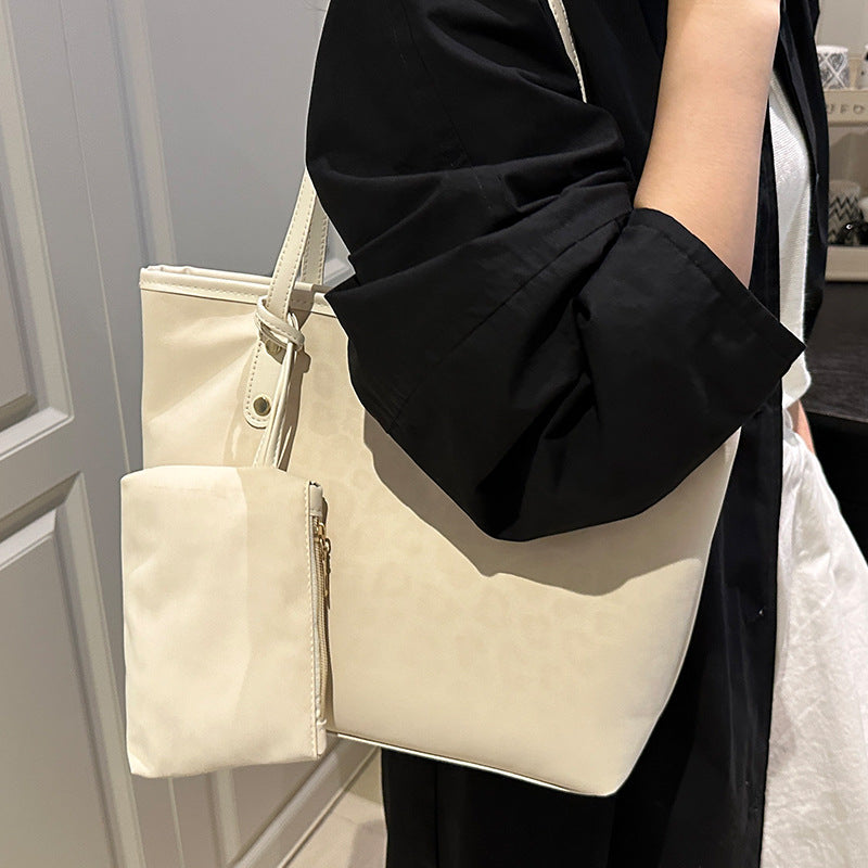 Damen Shopper-Tasche mit modernem Leo-Muster und abnehmbarem Innenfach Nord Taschen