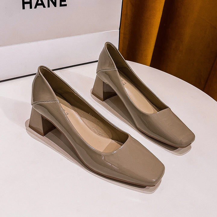 Damen Elegante Blockabsatz-Pumps mit quadratischer Zehenpartie und hochglänzender Oberfläche Nord Taschen