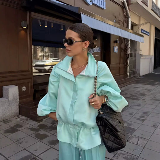 Damen Voluminöse Cropped‑Blousonjacke mit Puffärmeln, Tunnelzugtaillierung und Stehkragen Nord Taschen