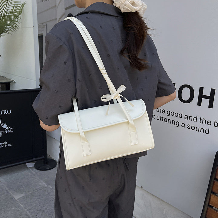 Damen Handtasche aus hochwertigem Kunstleder mit verspieltem Schleifendetail Nord Taschen