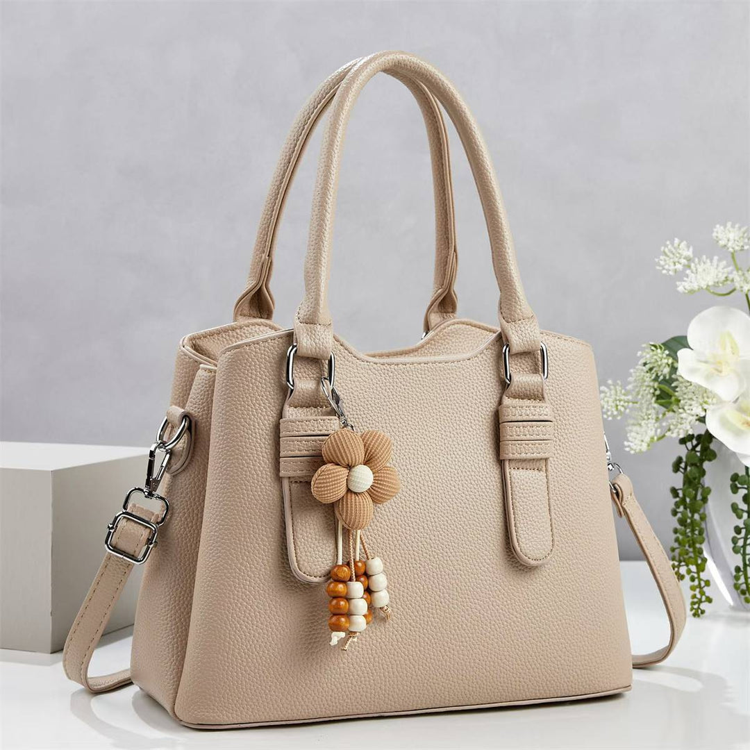Damen elegante Handtasche mit verspieltem Anhänger Nord Taschen