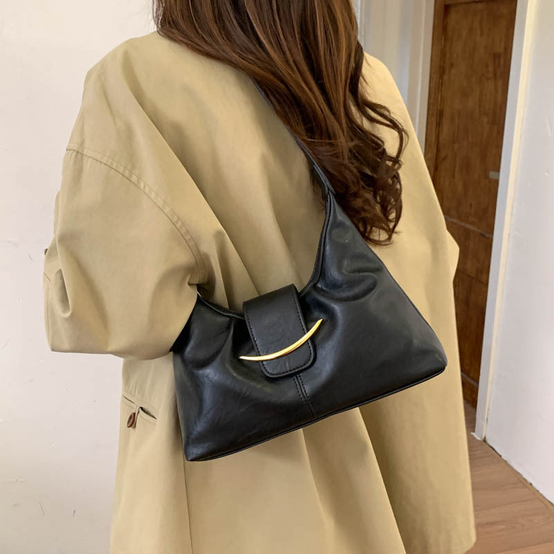 Damen Hobo-Tasche aus geschmeidigem Leder mit dekorativem Verschluss Nord Taschen