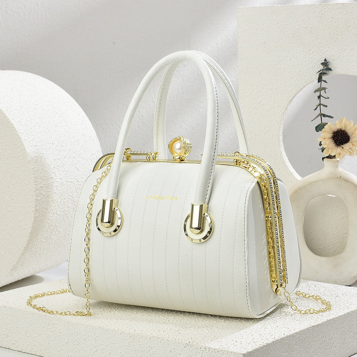 Damen elegante Handtasche im modernen Design mit goldenen Details Nord Taschen