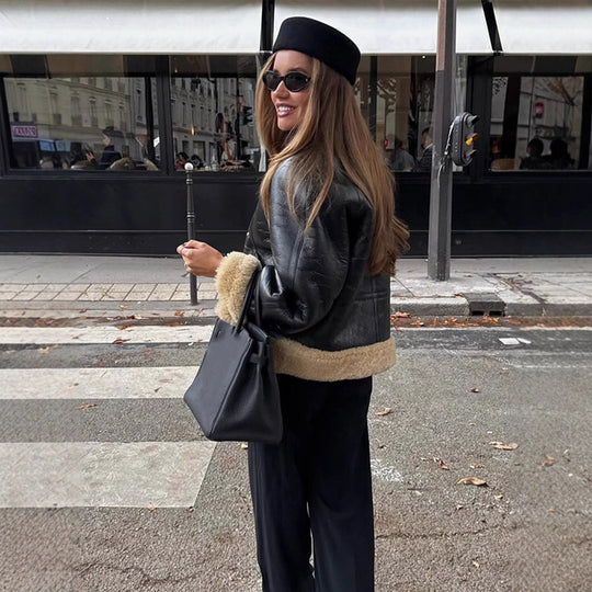 Damen Kurzjacke im Aviator‑Stil mit Teddy‑Innenfutter und doppelreihiger Druckknopffront Nord Taschen