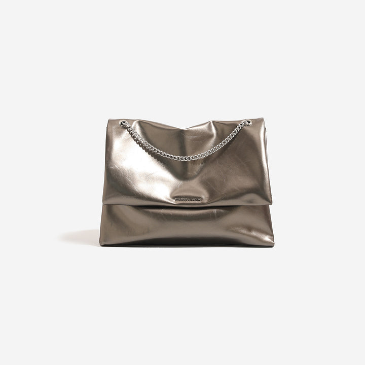 Damen Clutch-Tasche aus glänzendem Kunstleder mit dekorativem Kettenriemen Nord Taschen