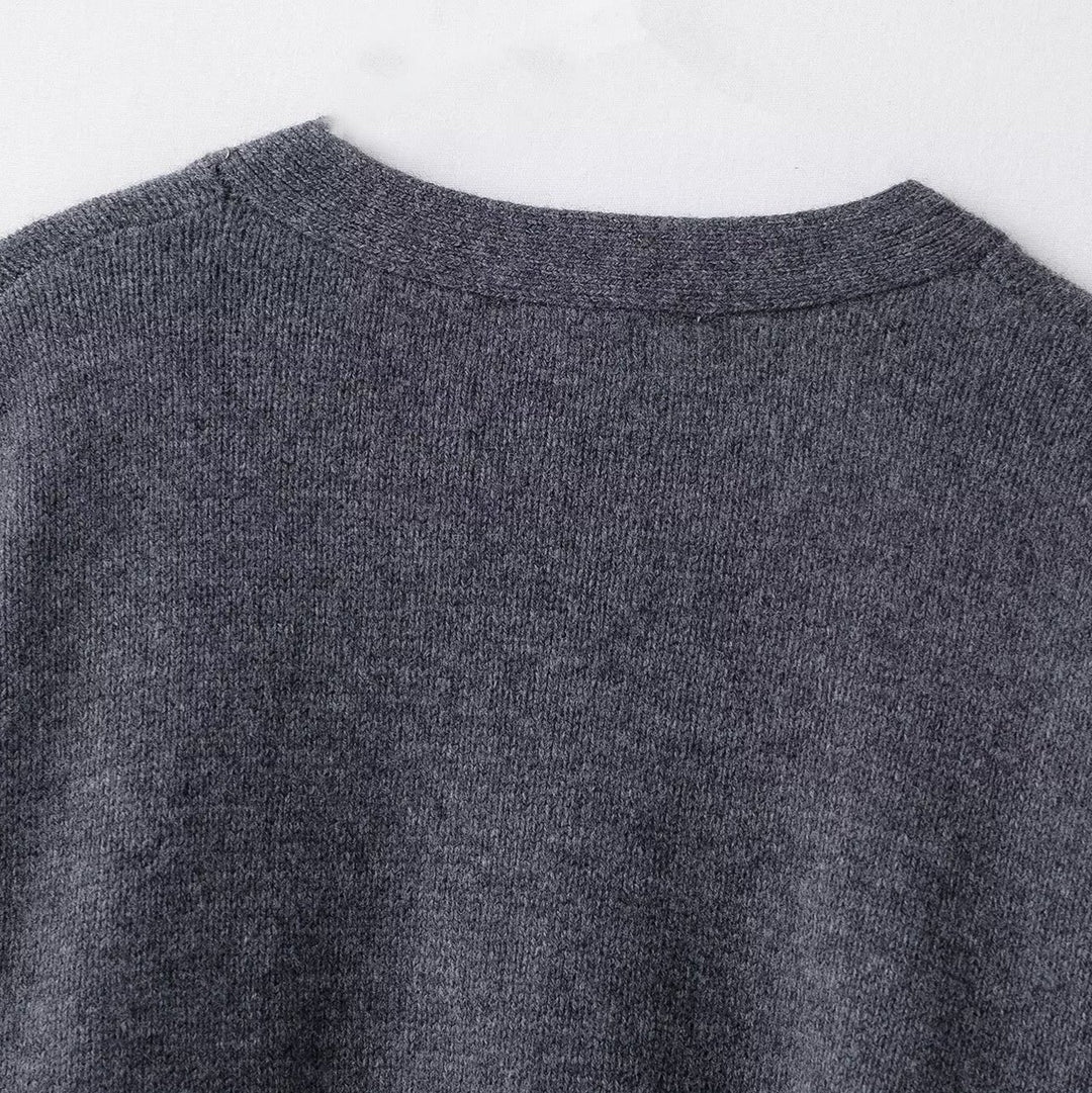 Damen Oversize-Wollmix-Cardigan mit V-Ausschnitt, goldfarbenen Zierknöpfen und aufgesetzten Taschen Nord Taschen