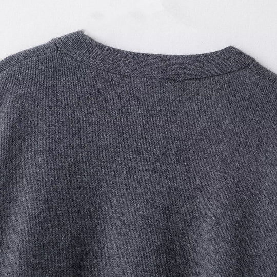 Damen Oversize-Wollmix-Cardigan mit V-Ausschnitt, goldfarbenen Zierknöpfen und aufgesetzten Taschen Nord Taschen